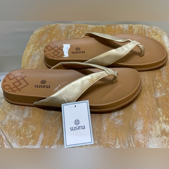 NWT-Susina Gold Arielle Flip Flops-Sz 7M - Picture 1 of 8